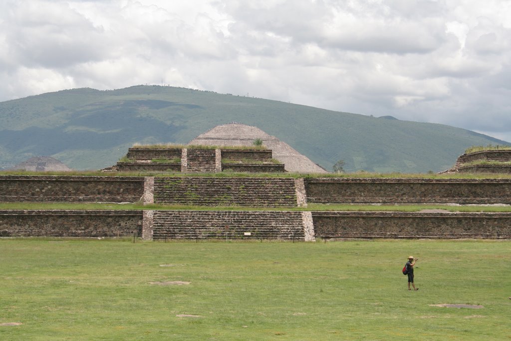 Teotihuacán by Jan van Ommen