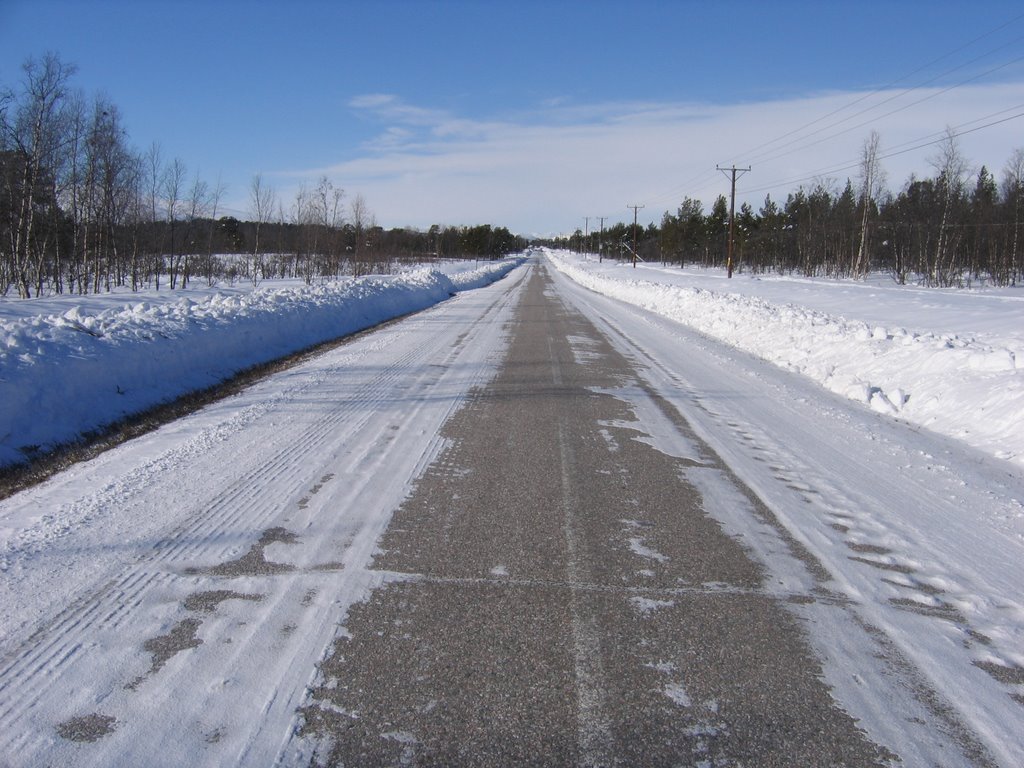 Nikkaluoktavägen in winter by Gerrit Holl