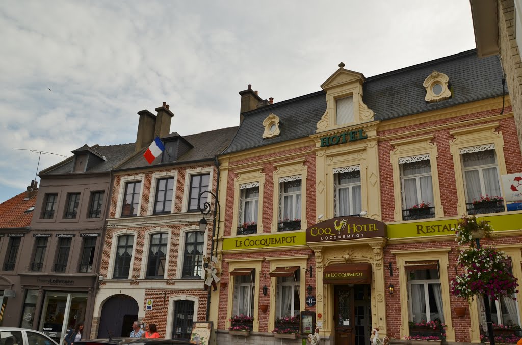 Place de la Poissonnerie - Montreuil sur Mer (Pas de Calais) by Naru Kenji