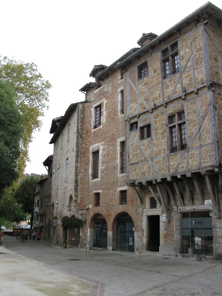 Cahors-Maisons médiévales rue Daurade by Laurent Guyard