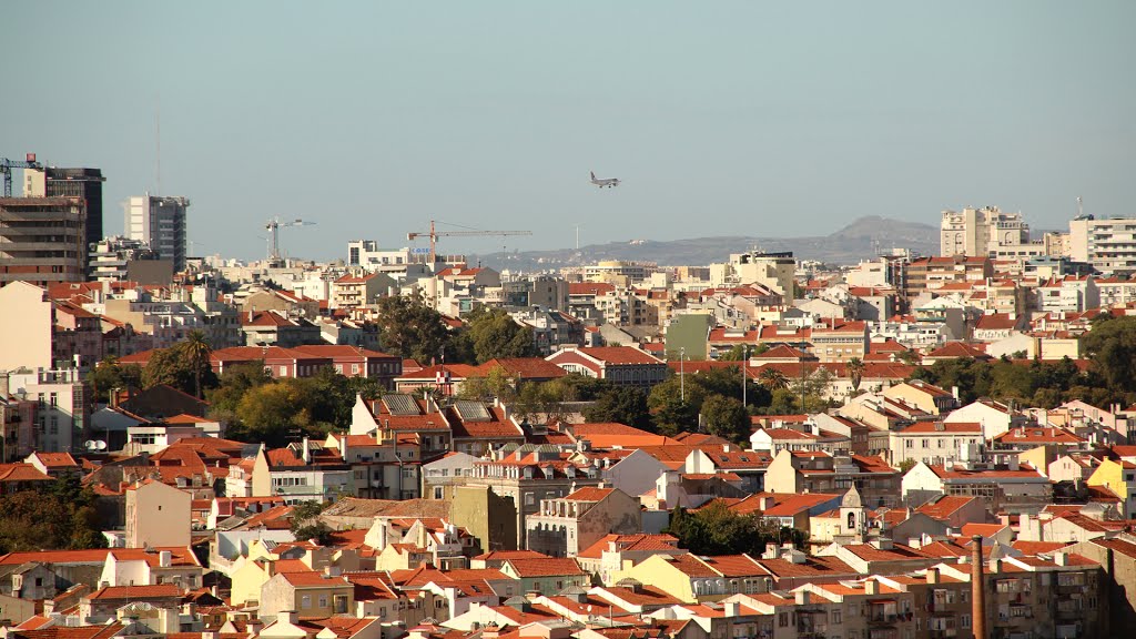 Vliegtuig over Lissabon by RobMarquenie