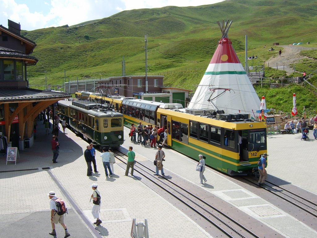 Kleine Scheidegg by Russell Harrison