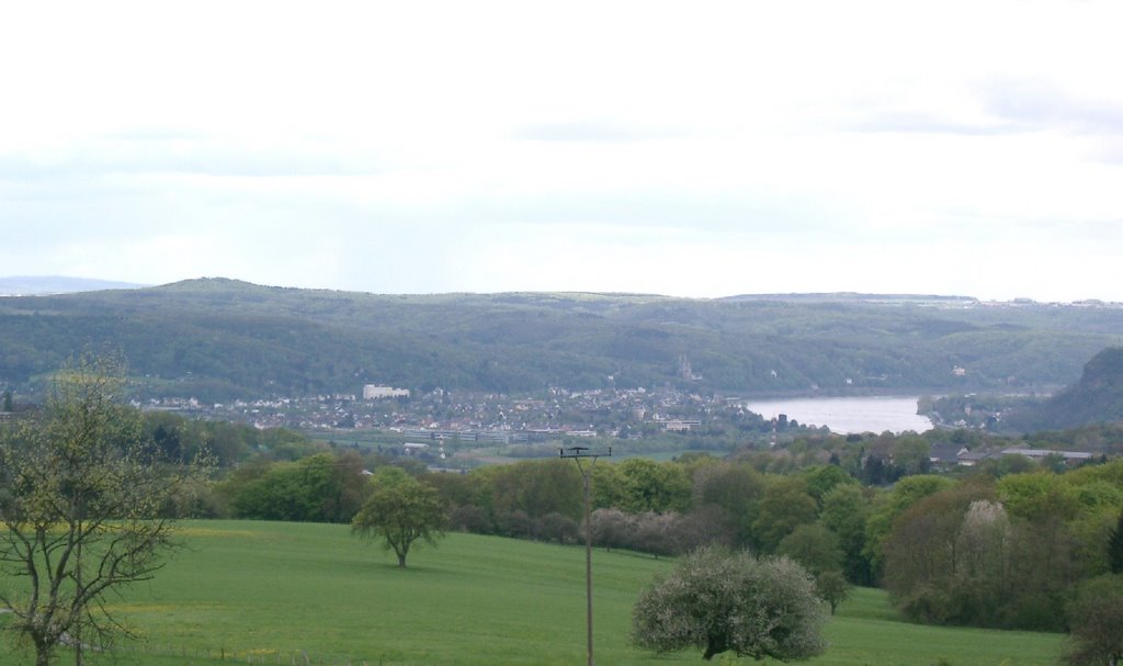 Dattenberg / Hof Ronig - Blick ins Rheintal und auf Remagen by scheng27