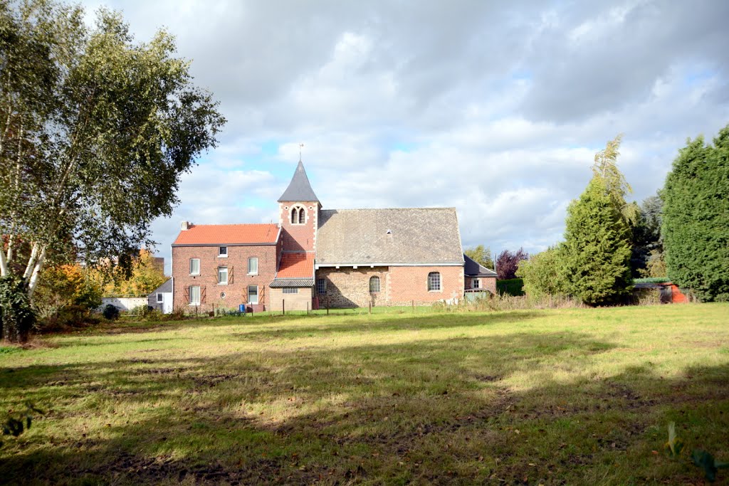 La chapelle de Hombroux, Ans, Belgique by Dang Chau Phien