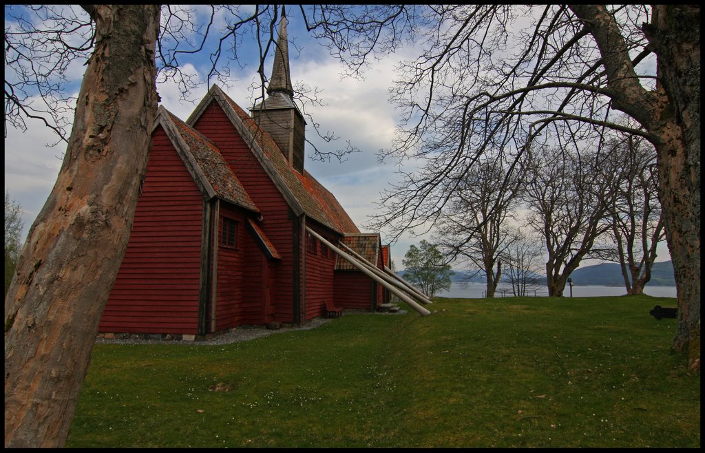 Kvernes stavkirke by Bjørn Fransgjerde