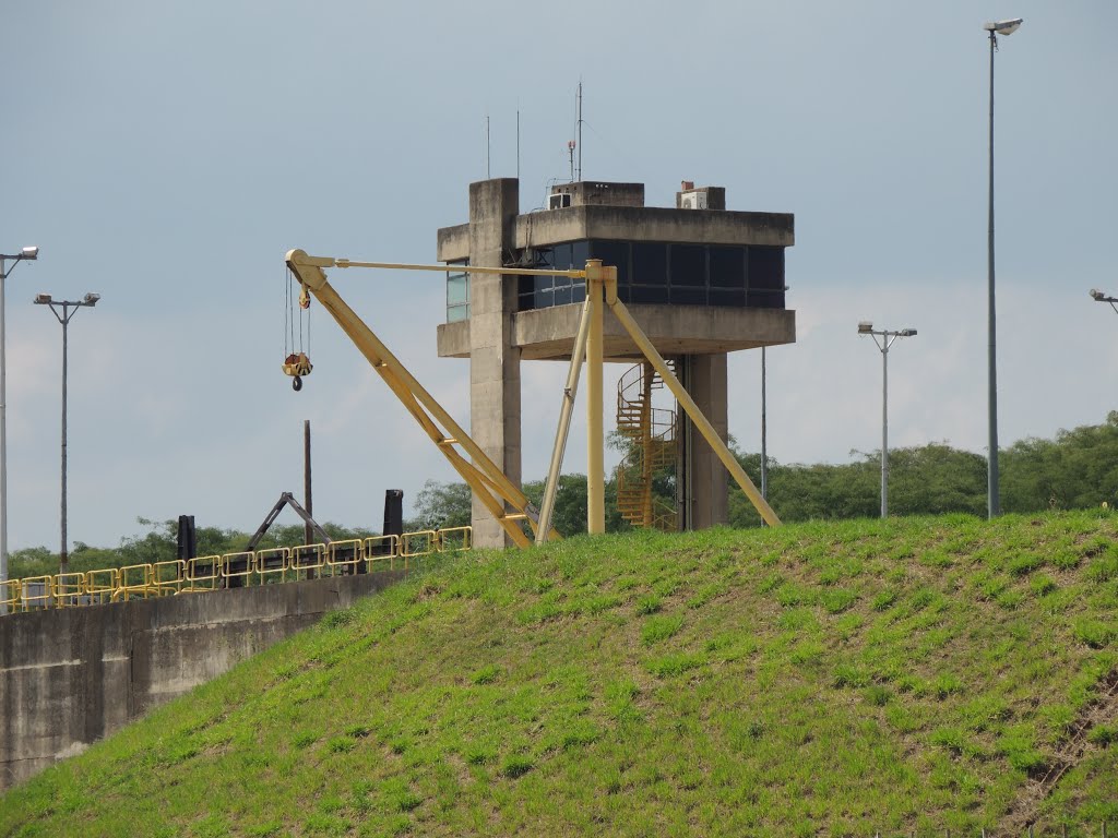 Centro de controle, Hidrelétrica Pereira Barreto by mastermartins