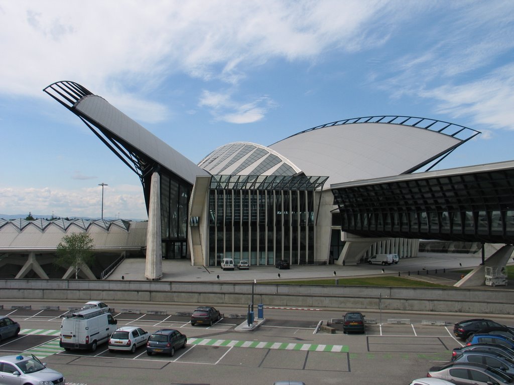 Lyon-Saint Exupéry airport (by leinaDoli) by leinaDoli