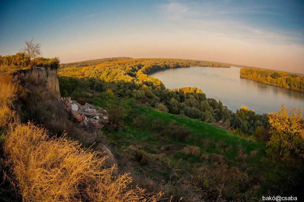 Leszakadt löszfal / torned loess by Bakó Csaba