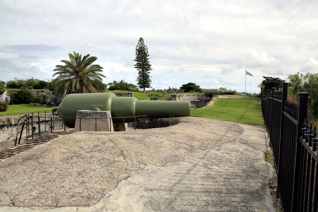 Fort Hamilton, Bermuda by David Carr