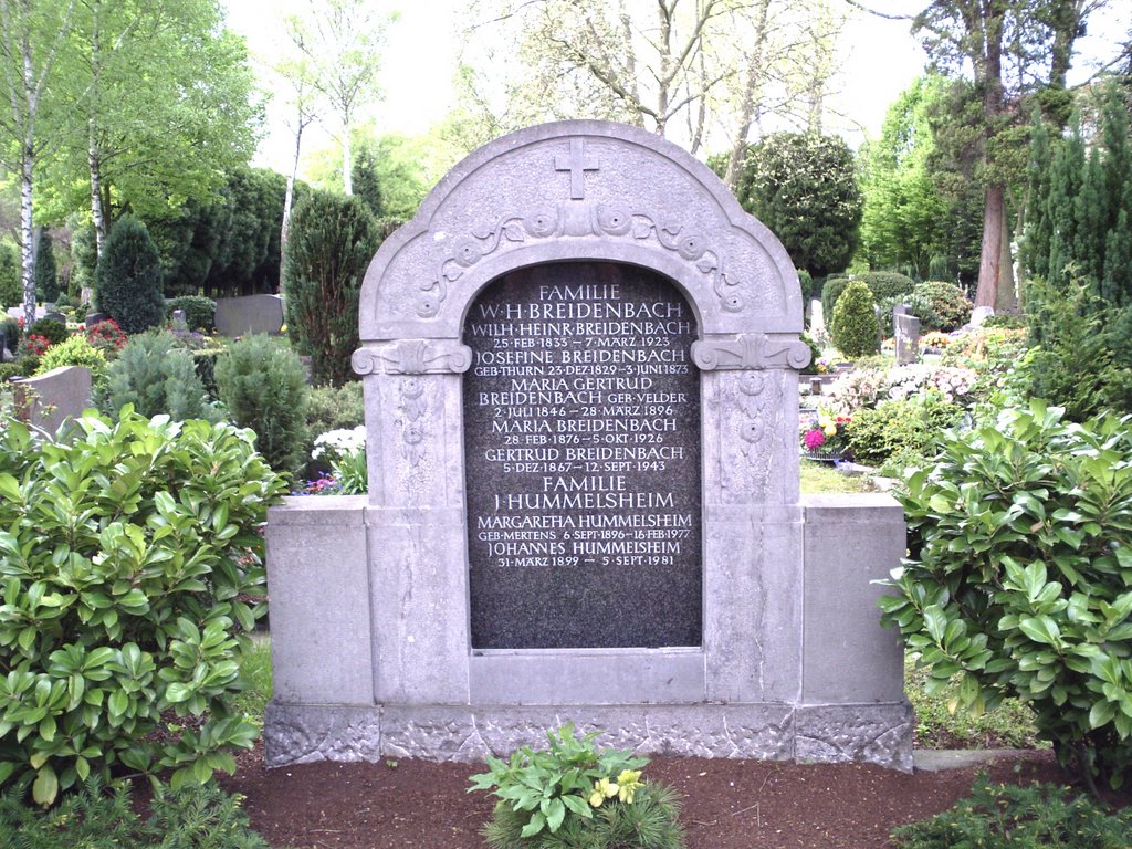 Leverkusen - Friedhof Manfort, Ruhestätte Wilhelm Heinrich Breidenbach by René Hirsch