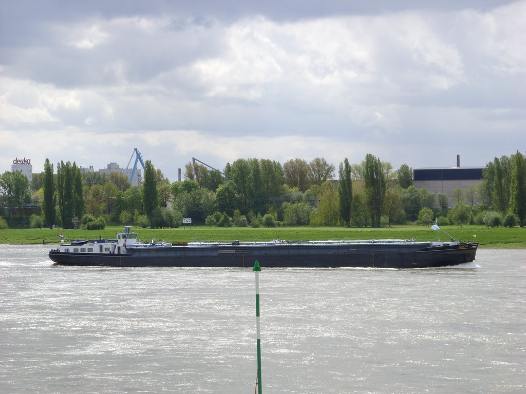 Düsseldorf-Oberkassel, Düsseldorf, Germany by Frank Leuchtenberg