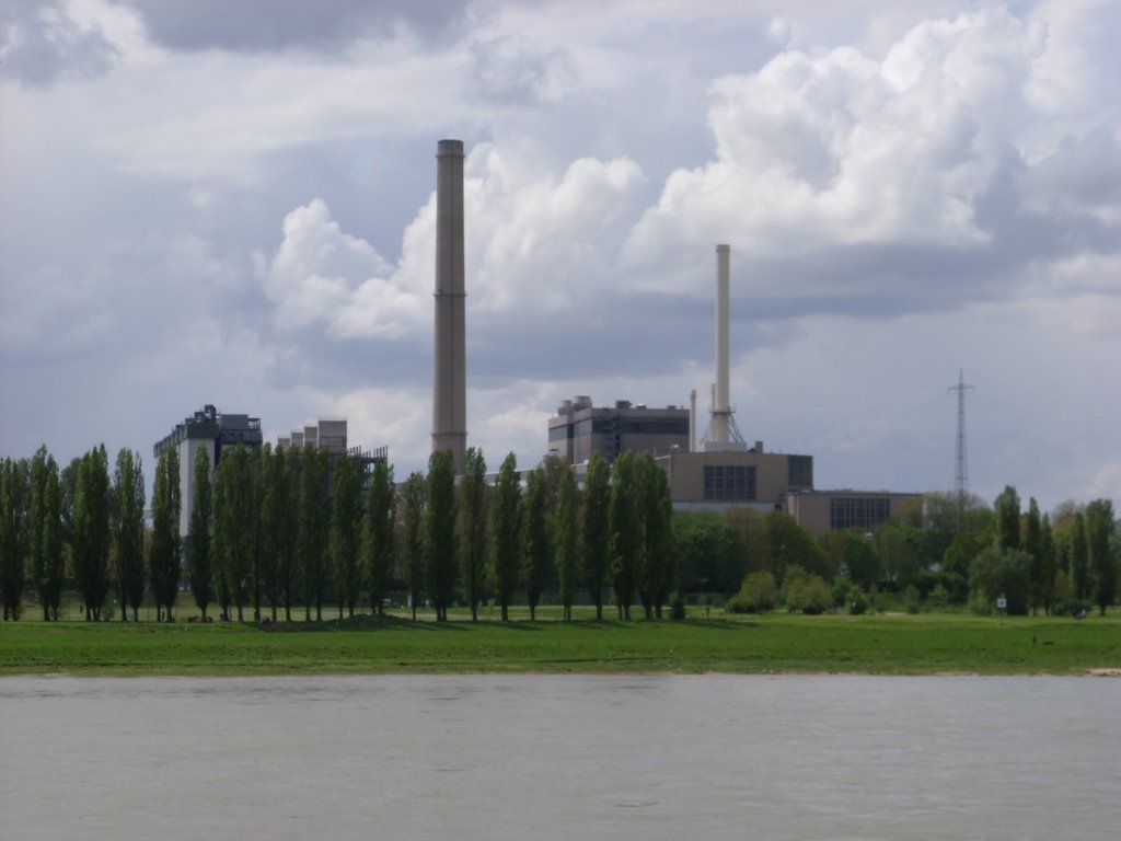 Düsseldorf-Oberkassel, Düsseldorf, Germany by Frank Leuchtenberg