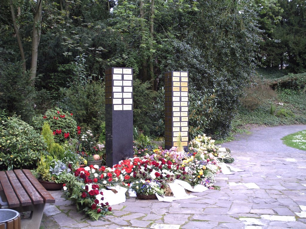 Leverkusen - Friedhof Manfort, Ruhegarten (1) by René Hirsch