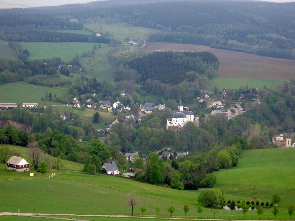 Blick auf Neuhausen/Erzgeb. mit Schloss Purschenstein by Rudolf Henkel