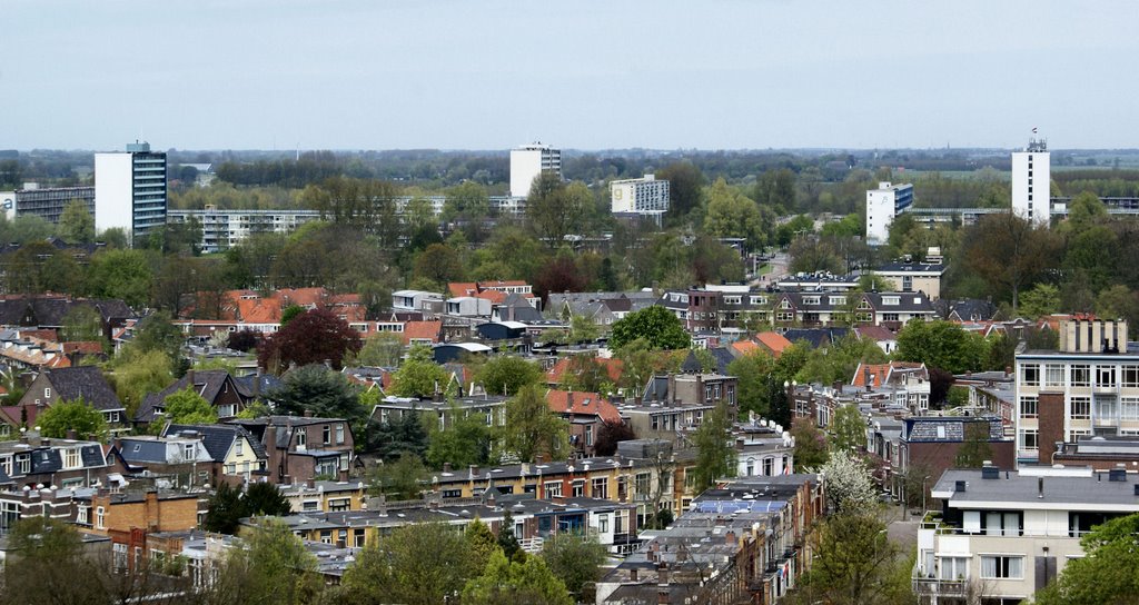 Leeuwarden vanaf de Oldehove by Dirk Zuidema