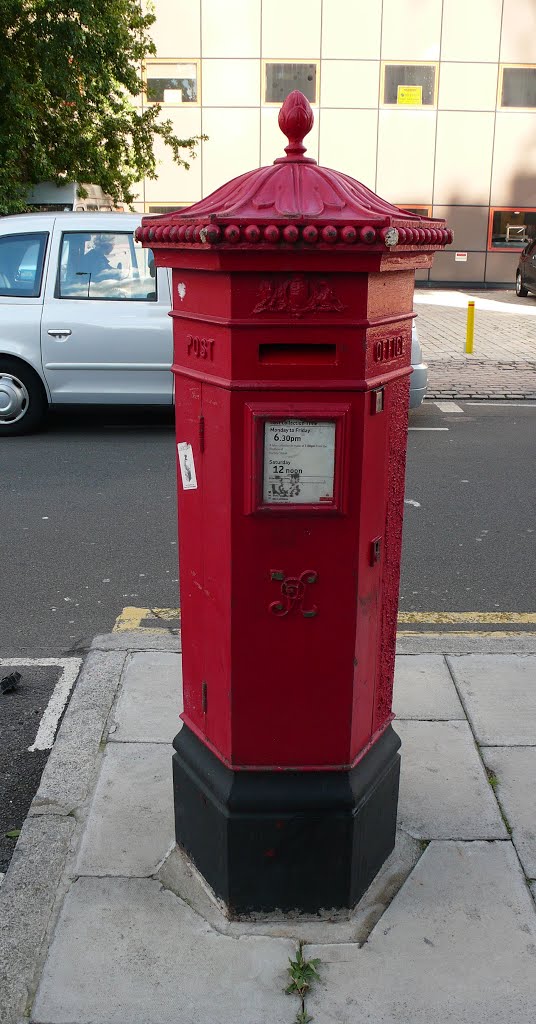 Penfold Pillar Box, St. Pancras Way by N19±