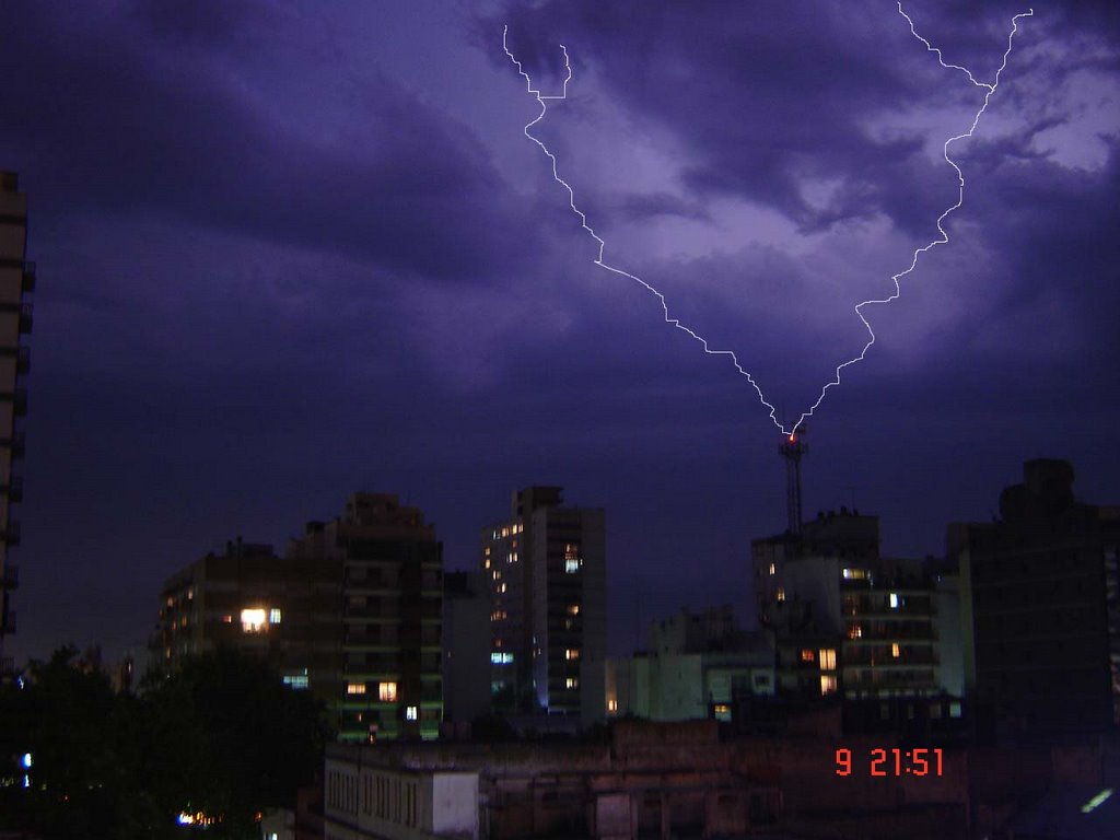 TORMENTA CON RAYOS EN MAR DEL PLATA) by marlon671