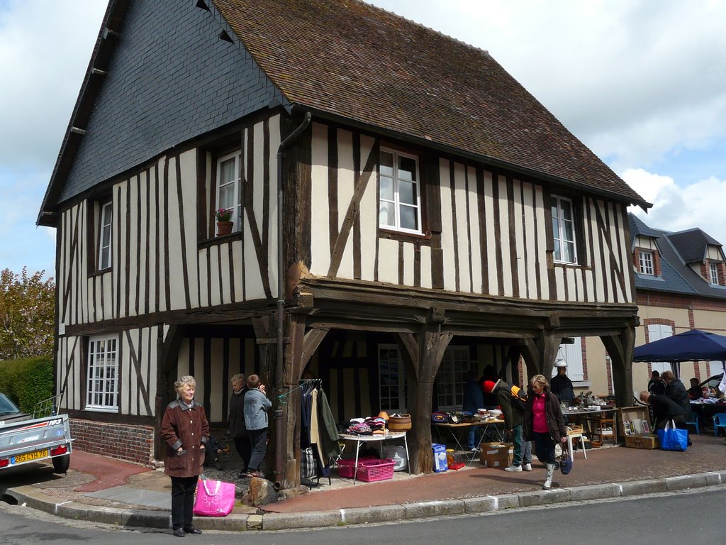 Maison ancienne by Nicolas Aubé