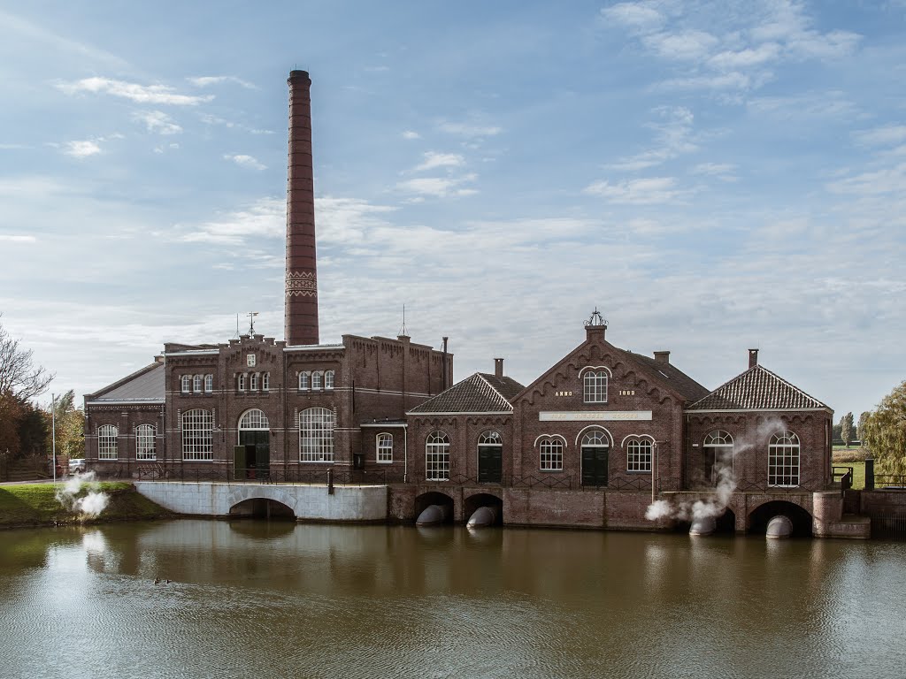 Medenblik. Stoomgemaal Vier Noorder Koggen. (BB) by Bayke de Vries