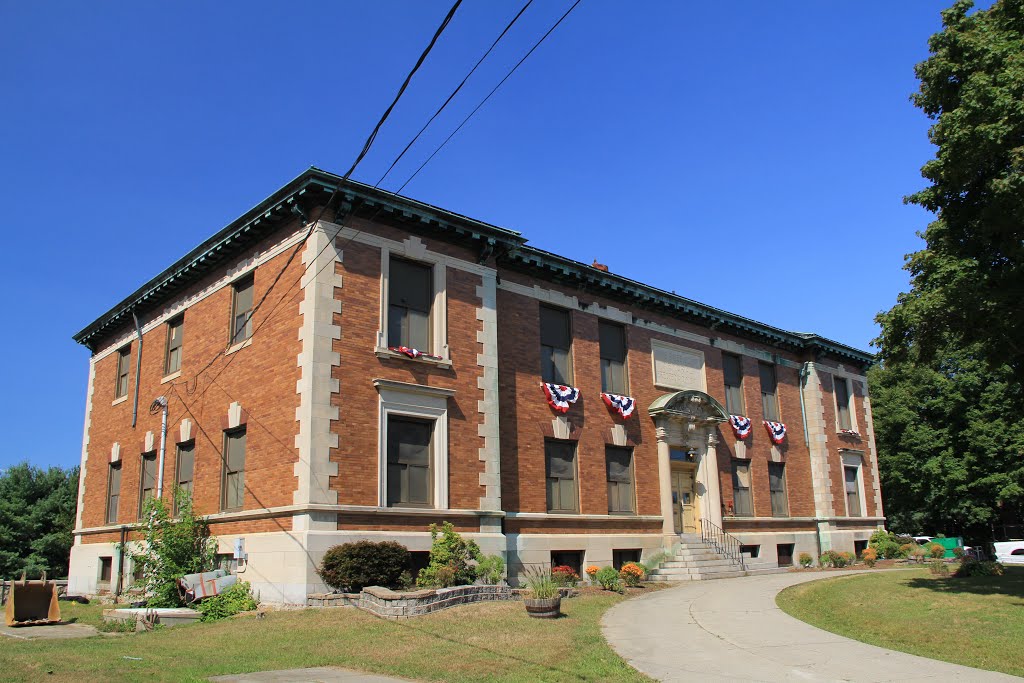 Clapp Memorial Building, Weymouth MA by jonmac33