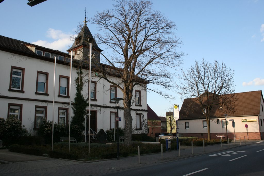 Rathaus in der alten Schule by Rainer SEIP