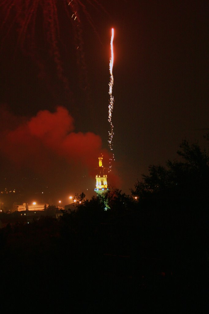 Tortona - Fuochi d'artificio alla Madonna della Guardia by Massimo Crocco