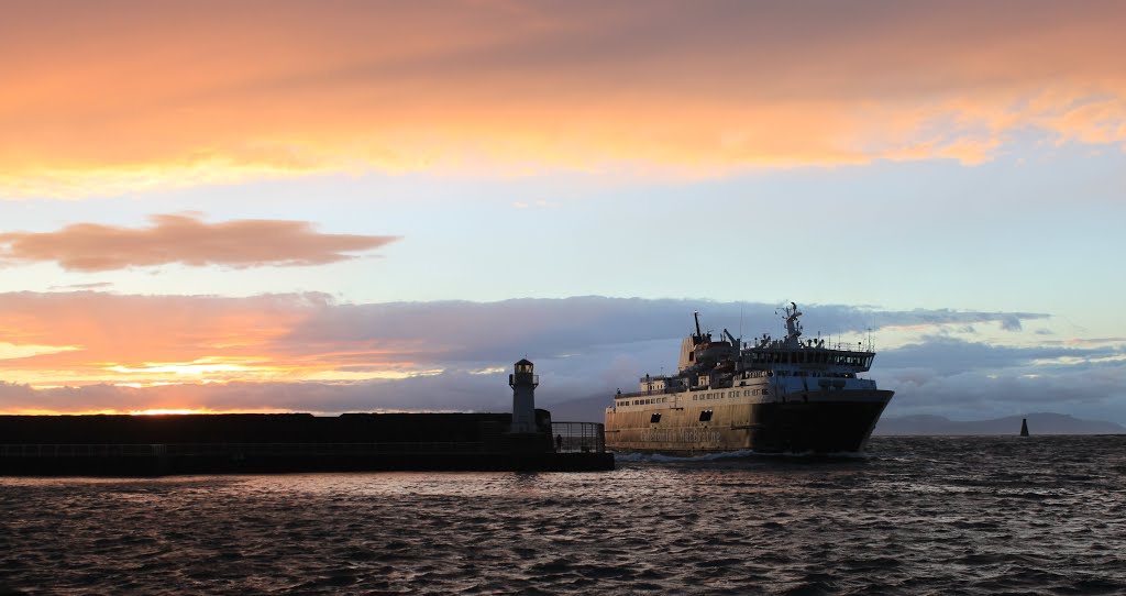 Tricky entry to Harbour by Frank Macpherson