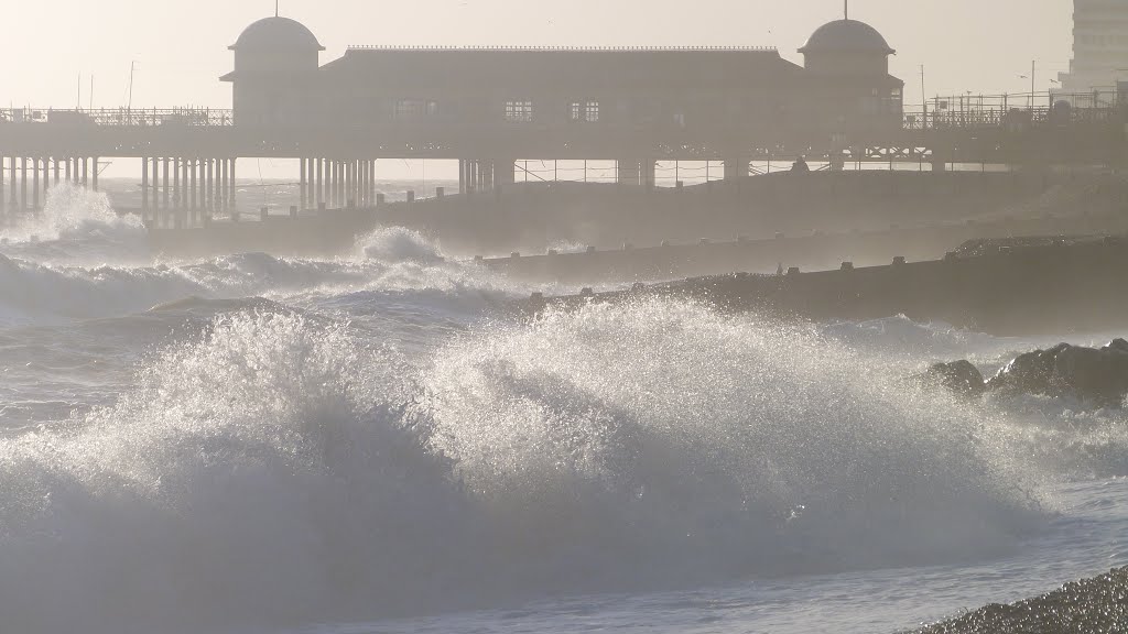 Hastings Pier in October.. by shariain