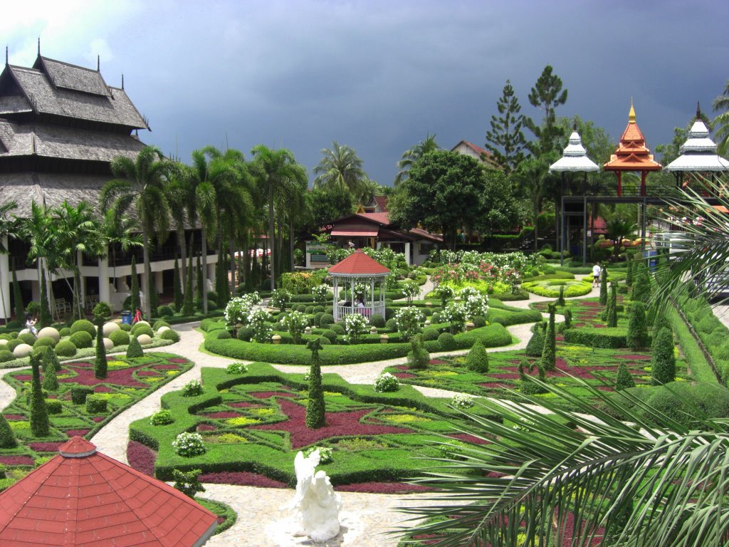 Nong Nooch Tropical Garden before the rain by Alauzet