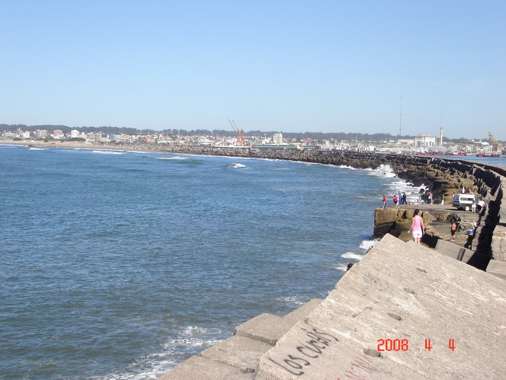 Escollera sur mar del plata by Javier Lubo