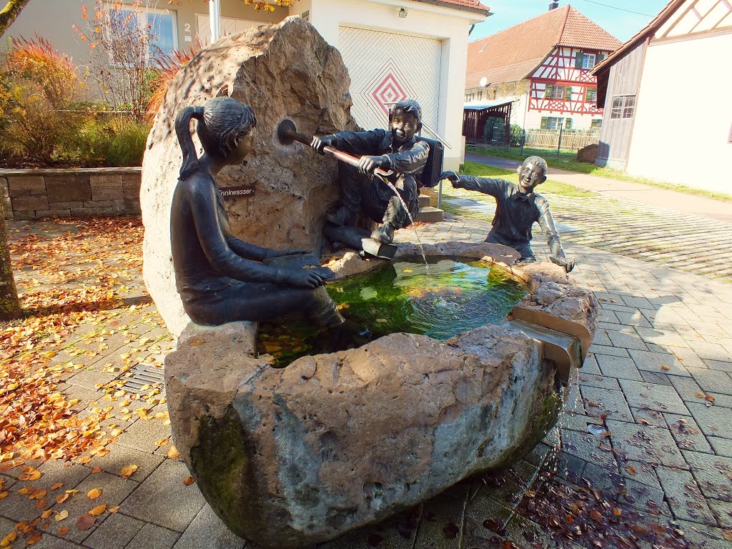 Urnau (i) – Gemeinde Deggenhausertal in Oberschwaben > Im Ort gesehen … Dorfbrunnen by warata