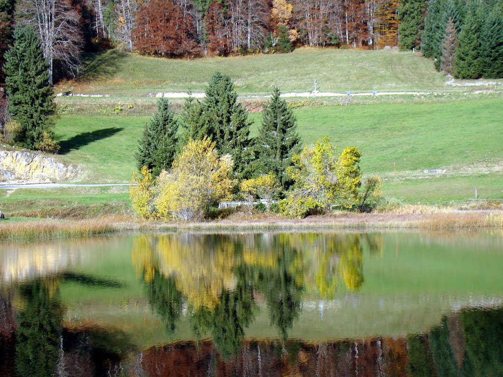 Reflet sur le lac de Lamoura by titlis39