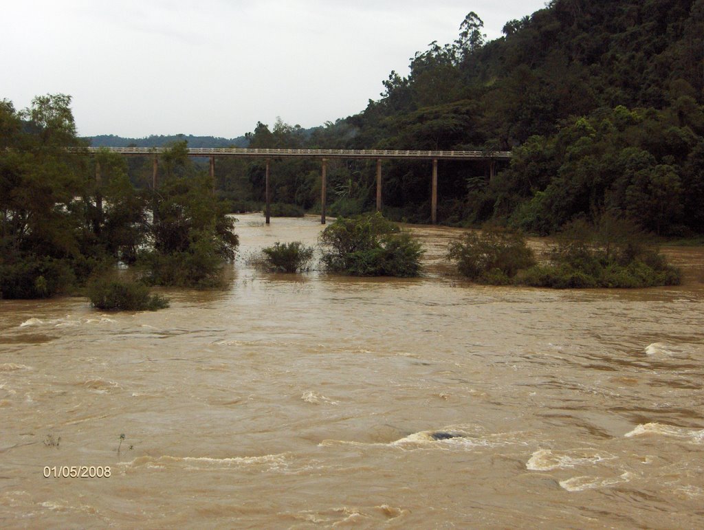 Ponte da BR 470 sobre o Rio Hercílio - Ibirama by André Luiz Kopelke