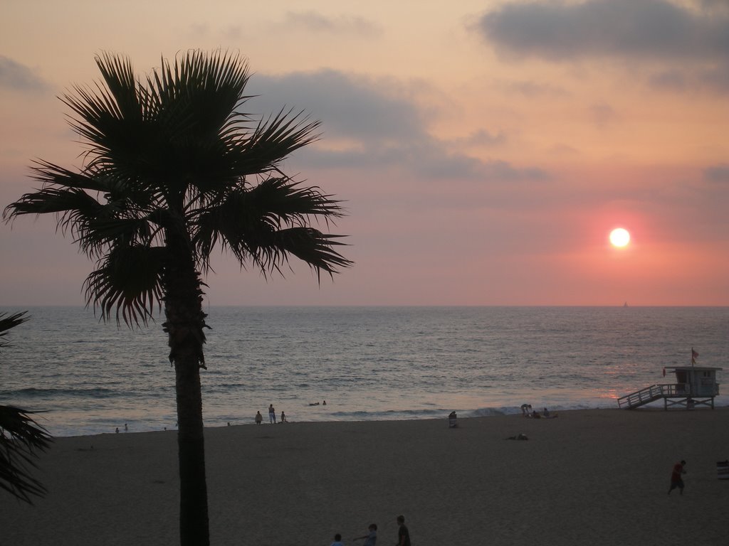 Sunset in Manhattan Beach, Ca. by Gonzalo Rojas