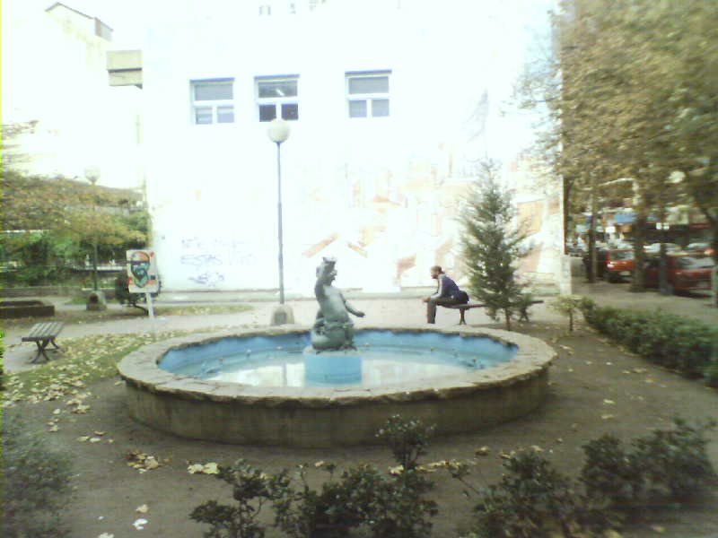 fuente en plaza borges y fer by Juan Abruza