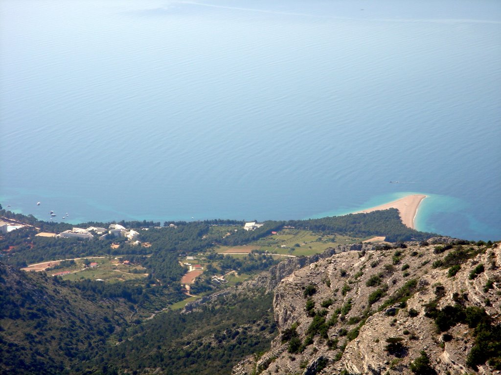 Blick vom Vidova Gora auf das Hotel Bretanide by Kurt Kopeinig