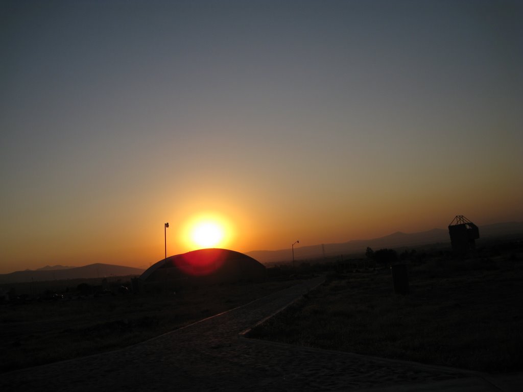 Amanecer desde el Campamento de Palabra de Vida by Eduardo Roldan