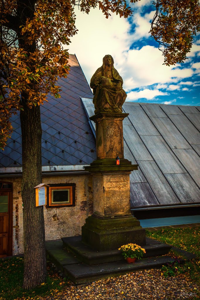 Hora Svaté Kateřiny, Socha Piety u kostela sv. Kateřiny by Max Jirka (cz)