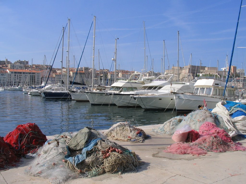 Les filets de pêcheurs sur le Vieux Port by Bernard Bost