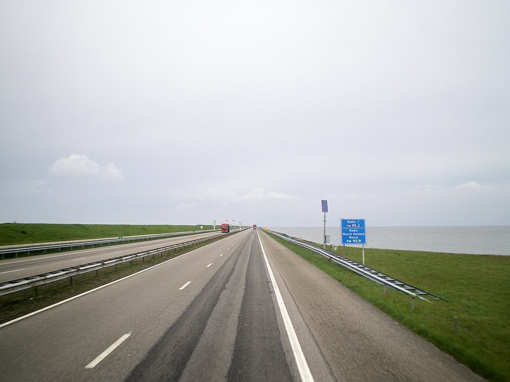 Afsluitdijk 1 by Gareth.Stadden