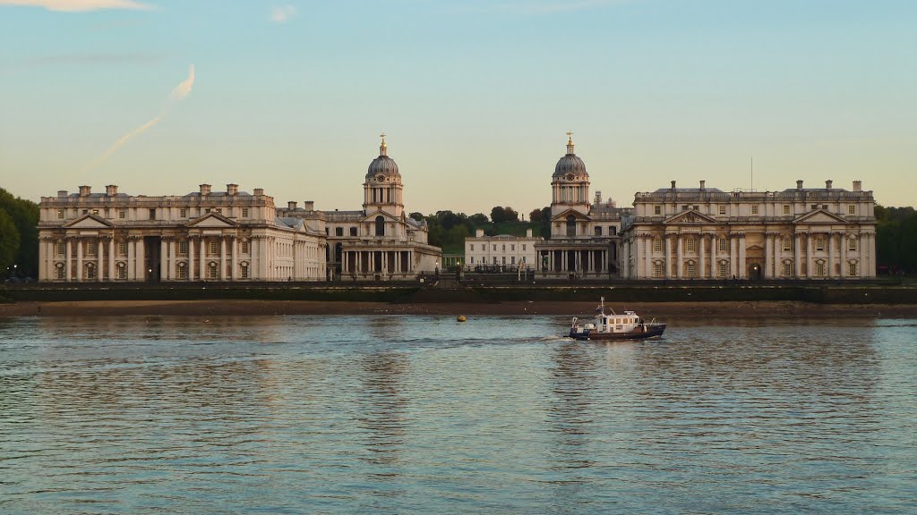 Greenwich University from Island Gardens by GiannisV.