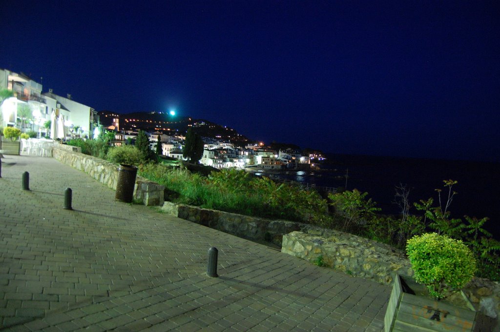 Calella de palafrugell por la noche. by VdPAS girona