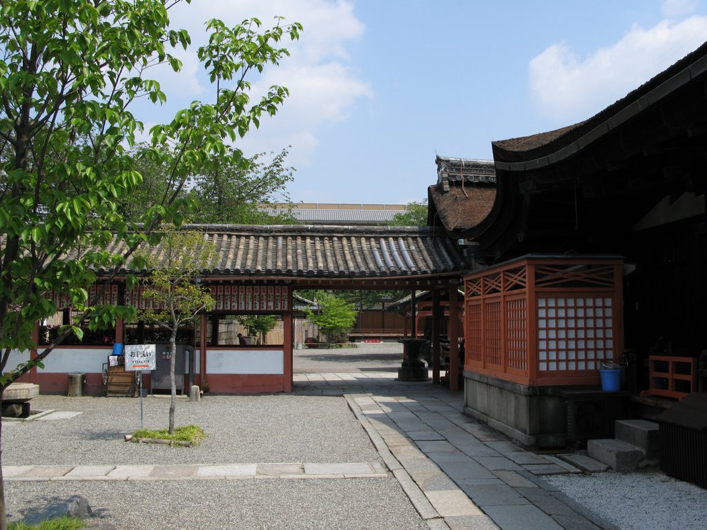 Toji Temple by Nobuhiko Yoshida (Ti…