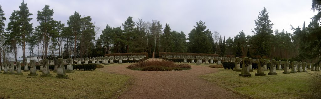 Sowjetischer Garnisonfriedhof by M.Kreuz