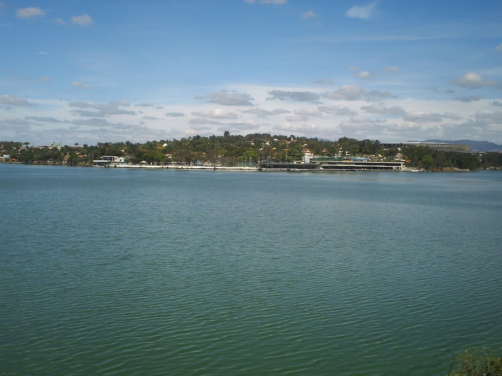 Lagoa Da Pampulha - Ao Fundo Estádio Mineirão by assunfer