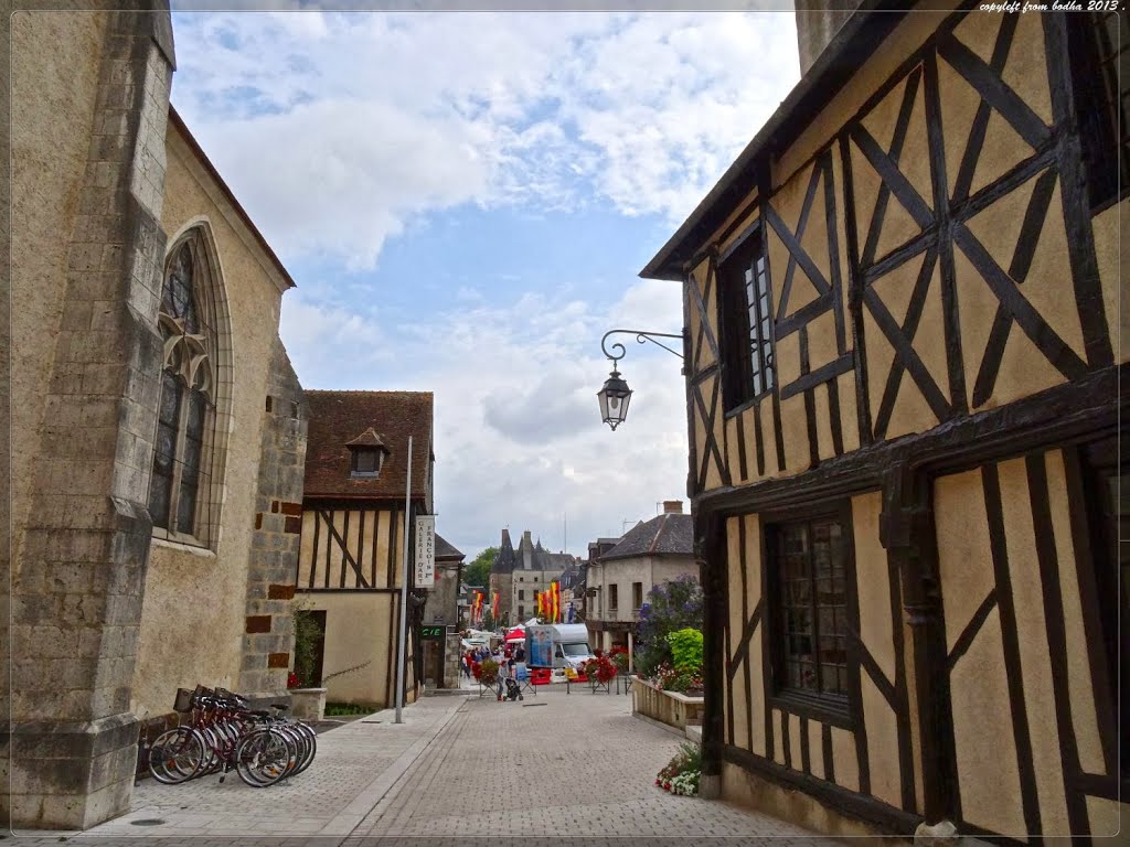 France-Sologne-Aubigny sur Néré-ruelle pret de l'église st Martin-aout-2013 by bodha