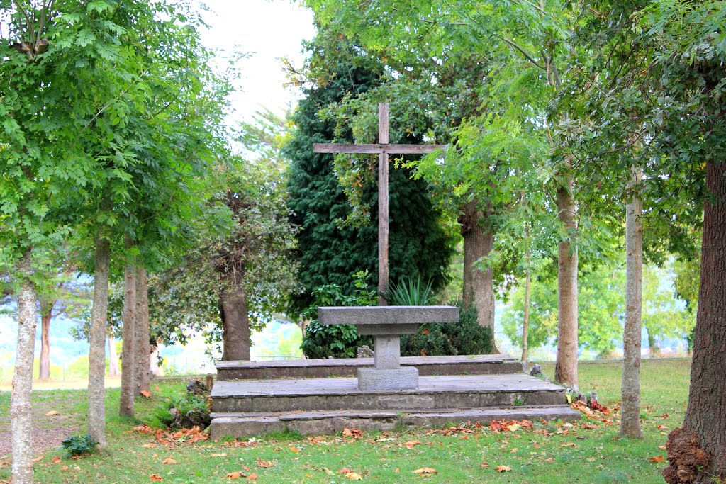 Altar en los alrededores del santuario de la Bienaparecida by RERORO