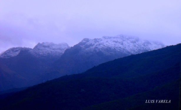 VISTA DE LA SIERRA DESDE EL HOSPITAL UNIVERSITARIO by LUIS A VARELA