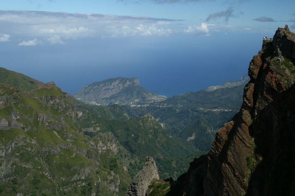 View from the hiking path near the Pico do Arieiro 5 (2007-10) by arco_on_tour