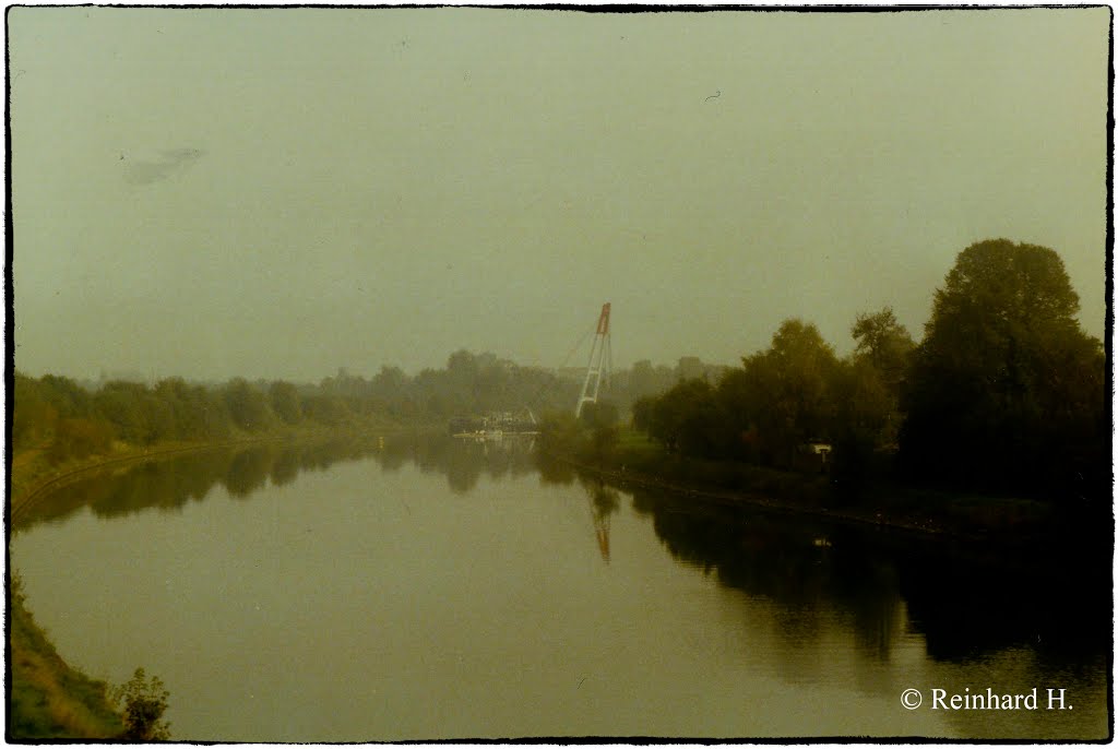 {©RH 1980} Hebung eines haverierten Schiffes by Reinhard H.